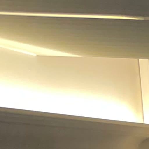 Profesjonalny montaż maskownic karniszowych z LED w Łodzi — efekt podświetlenia