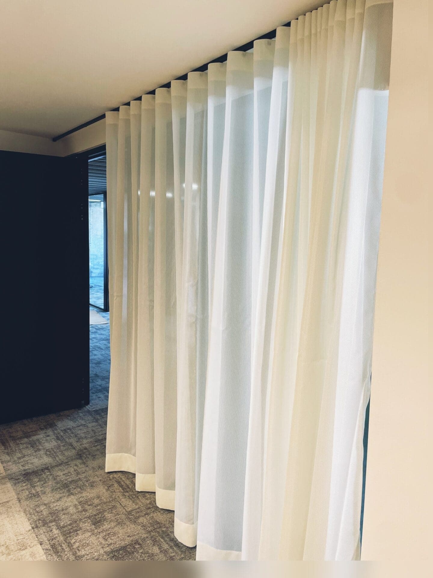 Karnisz Elektryczny Am75