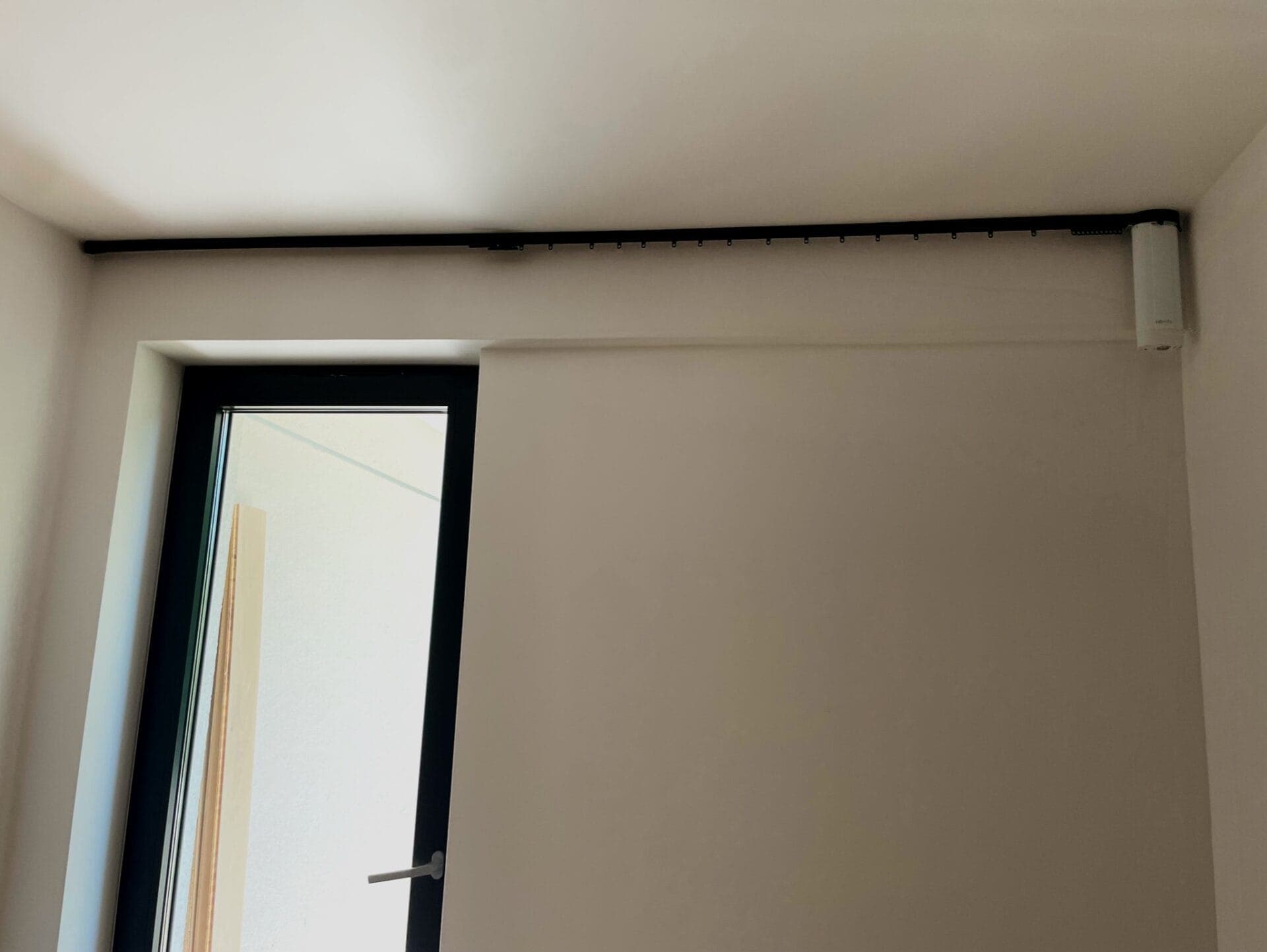 Karnisz Elektryczny Somfy Irismo Akumulatorowy