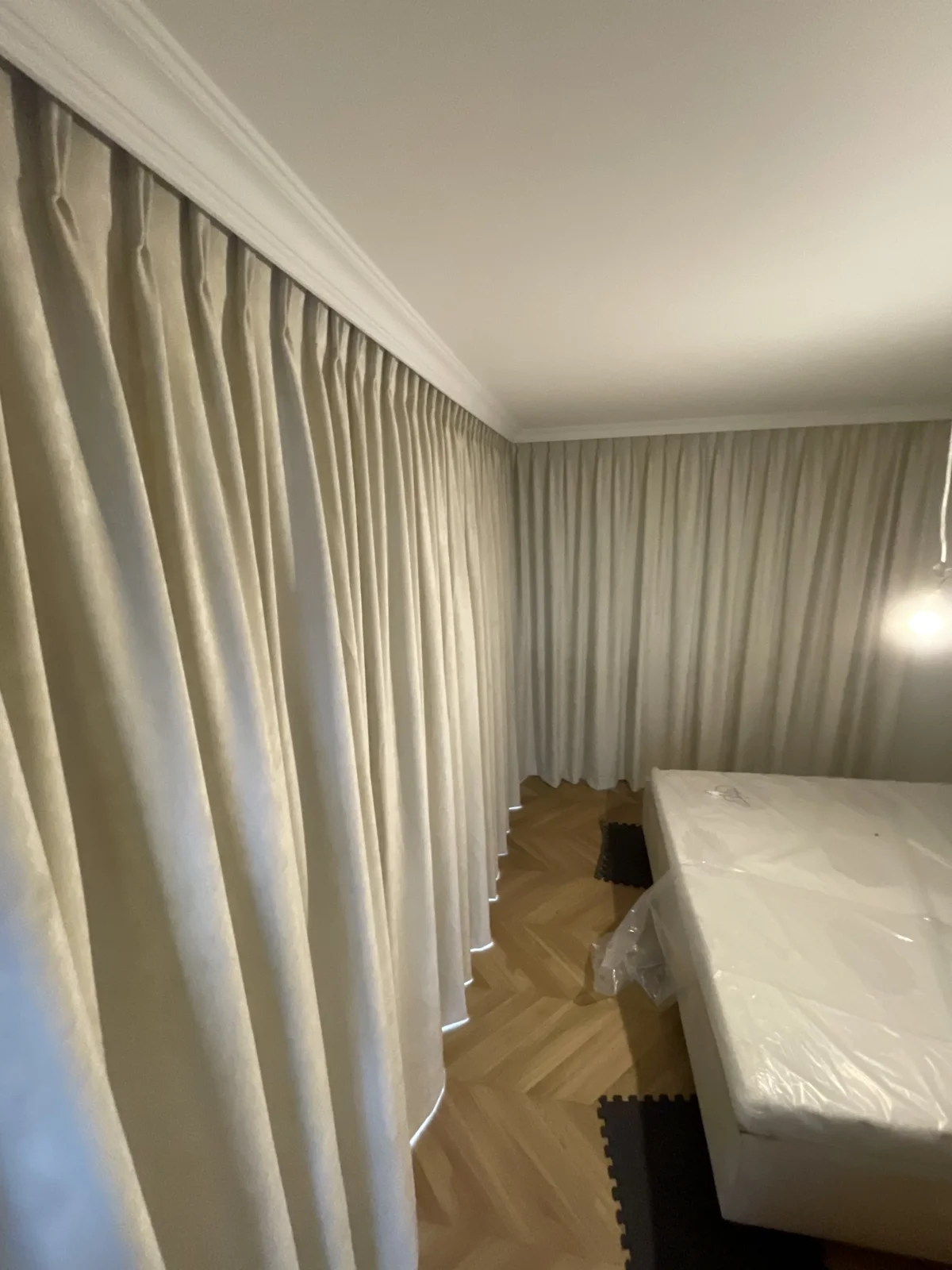 Realizacja: Szyna podtynkowa — sypialnia — Łódź, Widzew